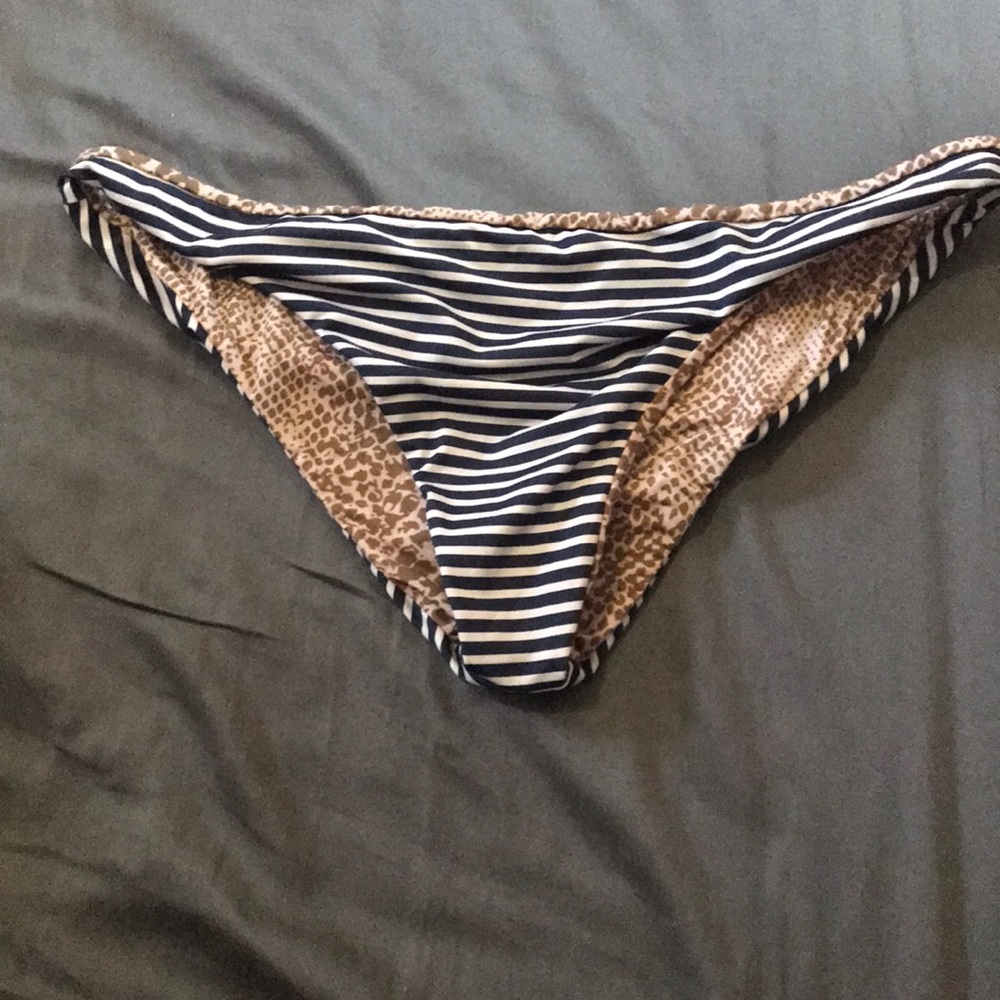 Acacia bottom size large